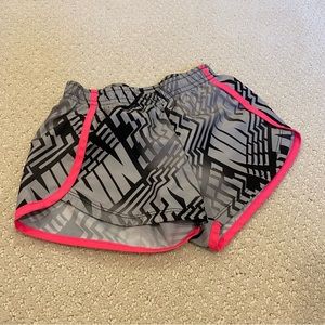 Nike Toddler Girls 24m shorts